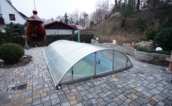Poolumrandung nachher